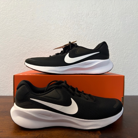 Nike Revolution 7 'Black White' FB2207-001 Men's Size 11